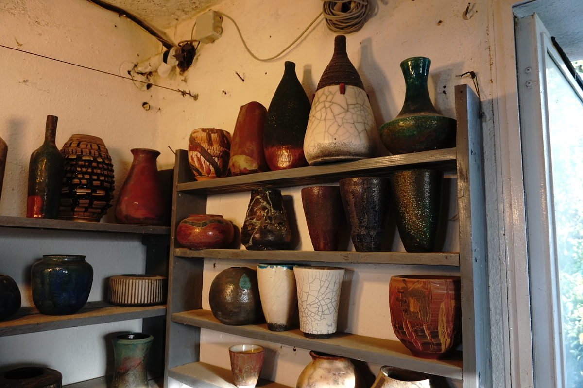 Raku pottery in the atelier of the ceramist Sebastiano Fischer