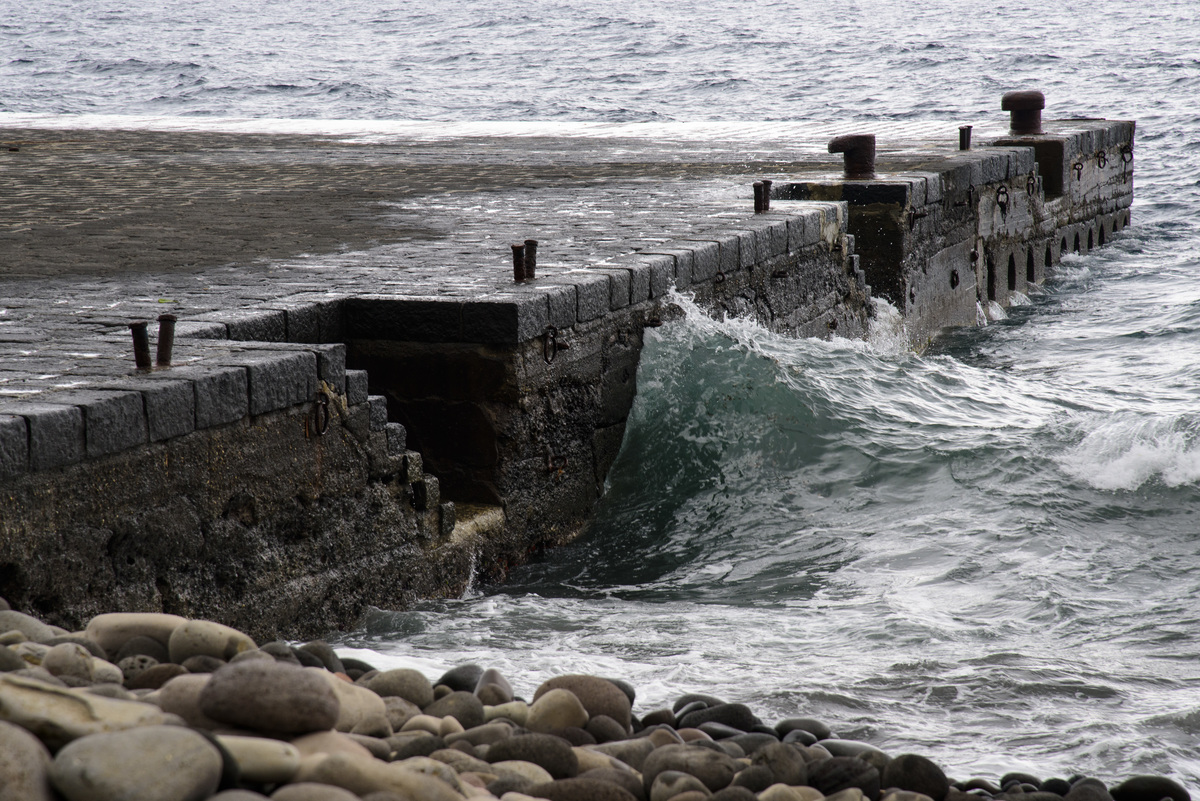 Waves on the pier