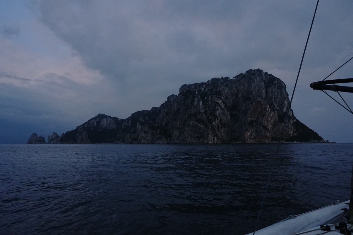 Arrivo a Capri all'alba
