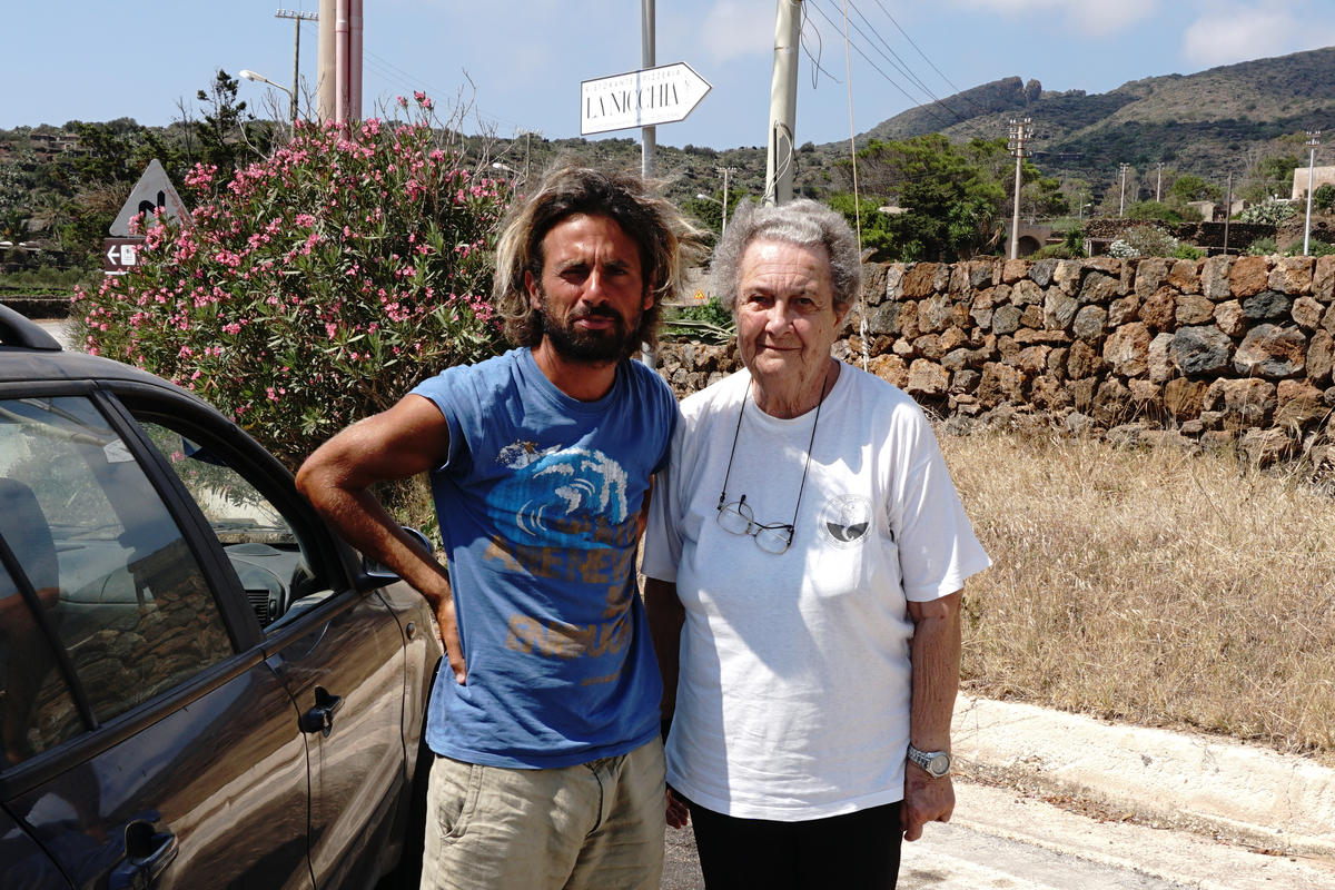 Lucio con Maria Ghelia, una delle prime donne subacquee italiane che ha eletto Pantelleria come sua isola